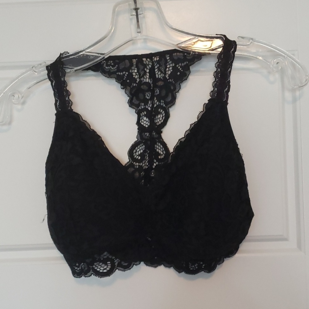 Never worn black lacy lightly lined bra